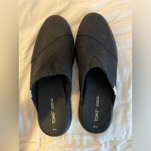 Size 12W Toms cloth mules.